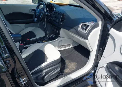 2018 Jeep Compass Sun And Wheel Fwd z USA, uszkodzony, nr VIN 3C4NJCBB1JT500479